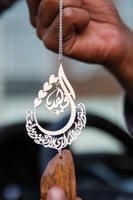 تعليقة بشكل قطرة يدويه مع كسرة العود