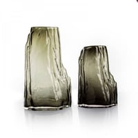 فازة زجاجية صغيرة