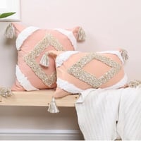 مخدة مستطيلة