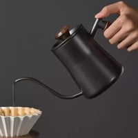 إبريق تقطير بمقبض خشبي