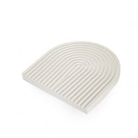 تقديم خشبي أبيض