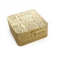 صندوق حديد مربع كبير بغطاء