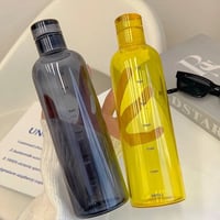 حافظة مشروبات شفافة