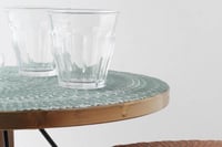 طاولة تقديم صغيرة