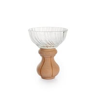 إناء زجاجي بقاعدة خشبية