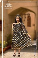 فستان اسود منقط