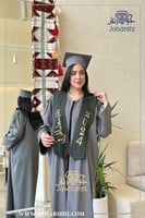 عباية تخرج رمادي فاتح مع وشاح تخرج بالاسم للبنات د...