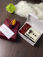 بوكس هدايا رجالي أنيق مع ورد وكلمات مميزة