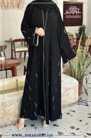 عباية سوداء مطرزة مخطط