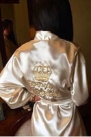 روب عروس بيج مطرز بأناقة - روب العروس للمكياج