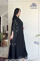 عباية قطرية مطرزة بالكريستال فخمة للمناسبات