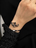 اسوارة نسائية بحفر الاسم