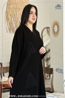 عباية سوداء مطرزة من الامام والجنب تطريز اهاري