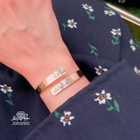 اسوارة نسائية ذهبية بحفر الاسم