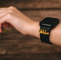 بروش ساعة ابل مزين باسم مخصص