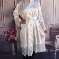 روب ابيض للعروس دانتيل بالاسم