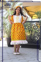 فستان شالكي اصفر دانتيل بتصميم تراثي عصري