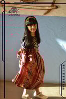 فستان بشعار يوم التاسيس سدو احمر