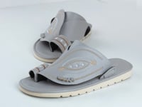 حذاء شرقي مطرز