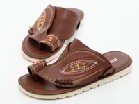 حذاء شرقي مطرز