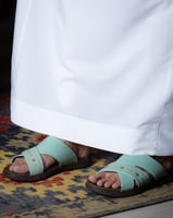 حذاء شرقي مطرز