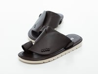 حذاء شرقي ناعم