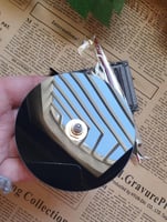 ماكينة ساعة ذهبي مع العقارب و الارقام اللاتينة لون...