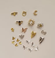 أشكال معدن للريزن نحلة و عنكبوت و فراشات و هلال و...