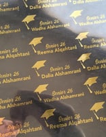 طباعة اسماء ذهبي او اسود بالطلب مقاس قالب التخرج ذ...