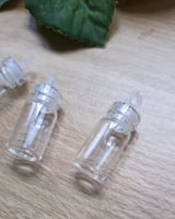 علب صغيرة للعطر او للرسائل الصغيرة و لها تعليقة تص...