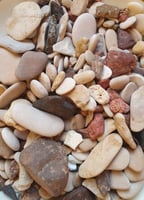 أحجار حجر و حصى بحري منوع الشكل و اللون و الحجم وز...
