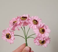 ورد صناعي قماش وردي ديزي 6 وردات