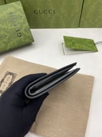 محفظة قوتشي رمادي