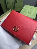 محفظة قوتشي احمر نسائي