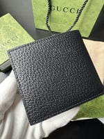 محفظة قوتشي اسود