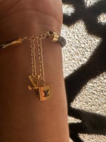 اسورة لويس يوني سكس