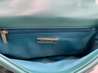 شانيل فيروزي