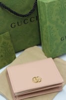 محفظة قوتشي بنك نسائي