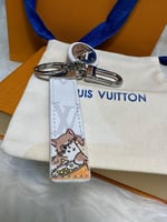 ميدالية دبدوب بيضا