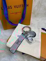 ميدالية أسود ورصاصي