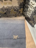 شال ديور رصاصي غامق