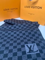 شال LV