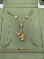 الطقم الملكي الذهبي