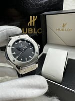 ساعة هوبلت اسود نسائية