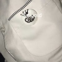 بروش صدف مقاس الوسط بالاسم مع التاج