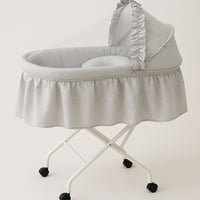 سرير متنقل للرضع مريح رمادي اللون