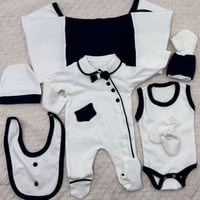 طقم مواليد أولادي 7 قطع رسمي – أبيض/كحلي