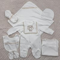 طقم مواليد أولادي 7 قطع مطرّز Bear – أبيض مع بيج