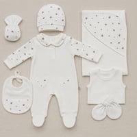 طقم استقبال مواليد بطبعة زهور – 7 قطع – أبيض