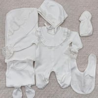 طقم استقبال مواليد دانتيل مضلع – 7 قطع – أبيض